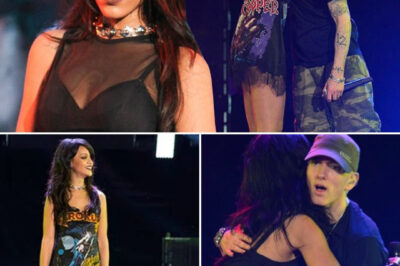 Move Over, ‘Love The Way You Lie’—Eminem And Rihanna Just Took Their Collaboration To The Next Level! Their Explosive Live Performance Of ‘The Monster’ At The Concert For Valor Was Pure Magic, Captivating The Crowd And Stealing The Spotlight Everywhere! With Rihanna’s Soulful Power Blending Seamlessly With Eminem’s Razor-Sharp Verses, The Duo Delivered A Show-Stopping Moment That Left Fans Speechless. This Wasn’t Just A Performance—It Was History In The Making!