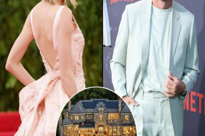 INSIDE: The $10 Million ‘GUITAR’ Mansion Travis Kelce & Taylor Swift Just Bought in New York City The Upper Hudson neighborhood is buzzing as America’s most-watched couple, Taylor Swift and NFL star Travis Kelce, have quietly purchased a breathtaking $10 million estate — one that fans and insiders are calling “The Guitar Mansion.” Full video at the comment