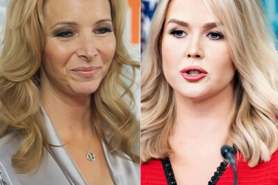 “THAT WAS A STUPID QUESTION !” – Comedian Lisa Kudrow’s sarcastic impersonation of Karoline Leavitt. The performance, which has been hailed as “brilliant,” is now being talked about everywhere. The viral video has also sparked debate over Lisa’s harsh and unabashed remarks. Read on for more details and let me know what you think of both women.