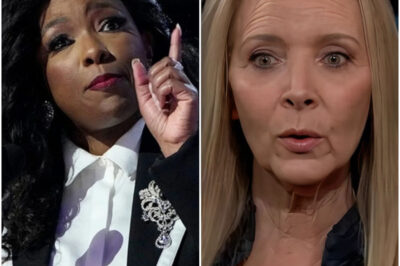 “THAT’S A STUPID QUESTION!” — Lisa Kudrow didn’t just imitate Jasmine Crockett… she delivered her performance with such a sharp, sarcasm-filled accuracy that the internet exploded. Hailed as “comedic genius” by some and slammed as “completely unnecessary” by others, the viral performance sparked a heated debate about both women—and what Kudrow’s unabashed performance really meant. What exactly did she say that made headlines?