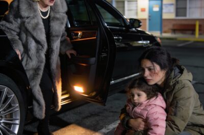 MY MULTI-MILLIONAIRE GRANDMOTHER SAW MY DAUGHTER AND ME STANDING IN LINE AT A HOMELESS SHELTER. CONFUSED, SHE ASKED: “WHY AREN’T YOU LIVING IN THE HAWTHORNE STREET MANSION I LEFT YOU AS AN INHERITANCE?” I FROZE: “WHAT HOUSE?” THREE DAYS LATER, WE ARRIVED AT MY PARENTS’ PARTY… AND THEY TURNED PALE WITH FRIGHT.