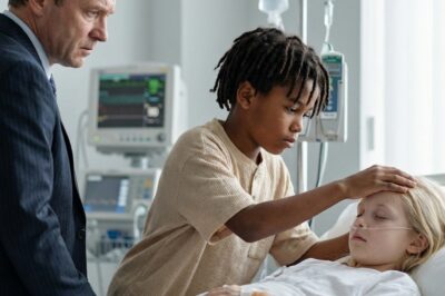 He was about to take his daughter off life support after three years in a coma, but a street child stopped him. When he discovered who that child really was, he burst into tears.