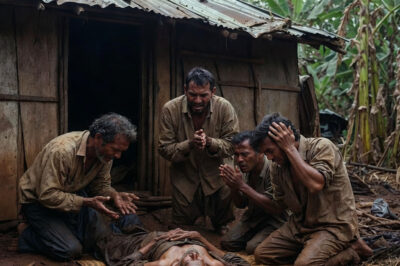 THEY FOUND HER ALIVE… BUT HER FOUR CHILDREN HAD ALREADY DECIDED TO LET HER DIE LIKE AN ANIMAL, HIDDEN BEHIND HER OWN HOUSE.