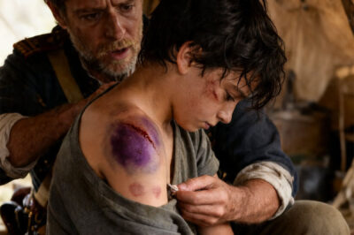 El hijo del millonario le susurró al conductor cuando este lo recogió de la escuela: “Me duele la espalda…”, y lo que el conductor descubrió a continuación fue un secreto escalofriante que nadie conocía.