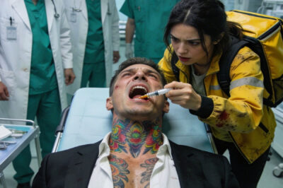 15 Doctors Couldn’t Save A Dying Mafia Boss — Until A Delivery Mom Walked In And Saved His Life